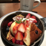 カフェ・アドレス - フレンチワッフル　ストロベリー＆北海道チーズケーキ