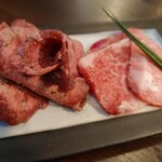 山形黒毛和牛 米沢牛焼肉 仔虎 - このタン、ほんと美味しかった!!!