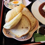 デジャヴ - 左が豆乳、右がナッツのパン