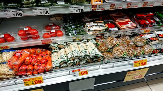 Discount Drug Cosmos Ichinomiya Okumachi Ten