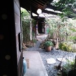 赤いうちわ - 庭です