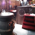 赤いうちわ - 店内です