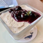 Kujira Kohi - ブルーベリーソースのティラミス