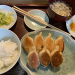 手作り餃子の店 吉春 - 