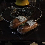 焼きたて工房 フレッシュベーカリー - 料理写真:パンが２つでパンパン
