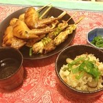 鳥一 - 少し手をいれて炊き込み御飯と鳥一さんの焼き鳥一式。八百屋さんが大葉くれた。うれしい。