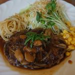 ア・ガルトン・クラブ - 和風ハンバーグランチ。ハンバーグもかなりふわふわに仕上がってますよ♪