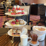 THE LOUNGE - 【Strawberry and Pistachio Afternoon Tea】