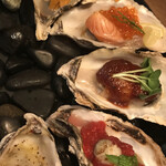 Oyster bar UOICHI - ウニから時計まわり〜　まみこまみこ
