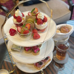 THE LOUNGE - 【Strawberry and Pistachio Afternoon Tea】