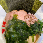 ラーメン 三浦家 - 上ラーメン　穂先わかめトッピング！