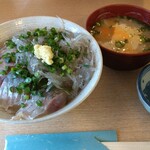 Yaidu Sakanasenta Sumaru Suisan Jougaishokudou Tekkaya - 鯛のあら汁、この日は50円