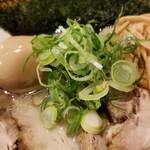 麺屋 六感堂 - 櫻井式 鯵煮干中華そば 肉増し しお
