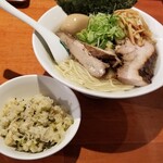 麺屋 六感堂 - 鯵煮干中華そば＋炊込みご飯