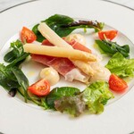 White asparagus and Prosciutto salad