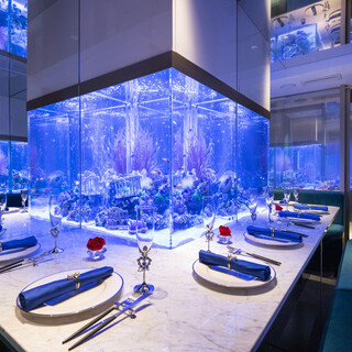 豪華客船の船室をモチーフにしたプライベート空間確保の全席個室