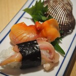 Nyu Sushi Senta - 活赤貝（499円）