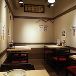 Nyu Sushi Senta - 店内（テーブル席）