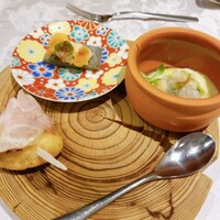 ボン・ヴィラージュ・オゼ - 鯵　白葱/フォアグラのムース　竹炭のブリオッシュ/茶美豚のハム　原木椎茸