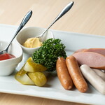 Bar Ruzek - サイボク　ソーセージ盛り合わせ