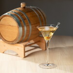 Bar Ruzek - 一ヶ月～二ヶ月間　樽で熟成させた琥珀色のマティーニ