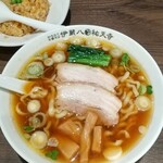 uchitatechuukasobaizoubachi - 中華そば醤油と週替わりごはん（半チャーハン）