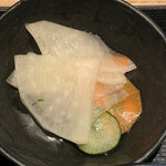寿司を味わう 海鮮問屋 浜の玄太丸 - 漬け物