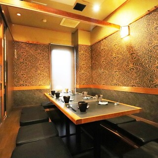 A completely private room with a horigotatsu tatami room that can be enjoyed by a small number of people.