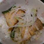 ミニ炙り焼き豚丼のアップ