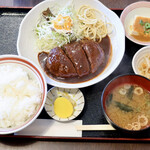 食堂 うさみ - 手作りメンチカツ定食