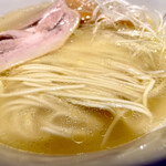 麵屋 食べいろ - 綺麗に整った麵線。色合いが少し寂しいかな。