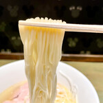 麵屋 食べいろ - パツっとした細麺がこのスープに合っています(^-^)