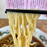 ラーメン フーマ - 麺は太ちぢれ麺です。