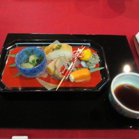 La Saison 筥崎宮迎賓館 - 先ずは前菜の５種盛りから料理のスタートです、正月らしく数の子等の祝い品が添えられてすね。
                   