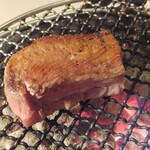 炭火焼き肉 金花郎 - 塊のまま焼いてみる