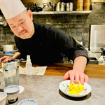 仁修樓 - ◎上岡シェフが寅の頭を押して行くと。。。。。