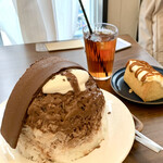 ボンヌ カフェ - 濃厚ビターチョコレートケーキに生チョコレートをトッピングしました（妻撮影）