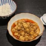 酒肴 大阪まんぷく堂 - 麻婆豆腐には白いご飯も欠かせない