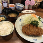 Umai Tonkatsu Ebifurai Bunjirou - ☆ロースカツランチ(税込1,100円)  棚田米、味噌汁、キャベツおかわり自由