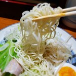 広島流つけ麺 からまる - 硬めの細麺が広島県つけ麺！キャベツ等も多め