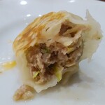 富太郎 - 手作り肉汁餃子3ヶ220円断面