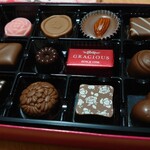 メリーチョコレート - 美味しかったです、上段にあるアーモンドのヤツが好きです