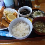 食事の店 萩 - フライ盛り合わせ定食850円。