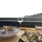 津田宇水産 レストラン - 私の生牡蠣、焼き牡蠣、ワイン♥