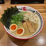 Tonkotsu Aiga Afureteru Ramen Toriko - 特製とりこラーメン 880円