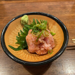 家庭的料理居酒屋 しろとくろ - 鮪のたたき