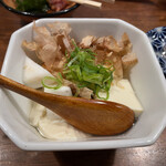 家庭的料理居酒屋 しろとくろ - 柚の香りの湯豆腐