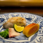 奈良 而今 - 八幡浜の白甘鯛を塩焼きで。自家製のたかすみを珍しく味噌漬けで炙って。