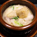 奈良 而今 - イノシシと海老芋、葉玉ねぎを白味噌酒粕仕立ての鍋に。