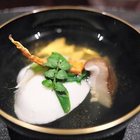 奈良 而今 - お椀は桑名のハマグリをしんじょうで。原木椎茸と自家製ばちこも。